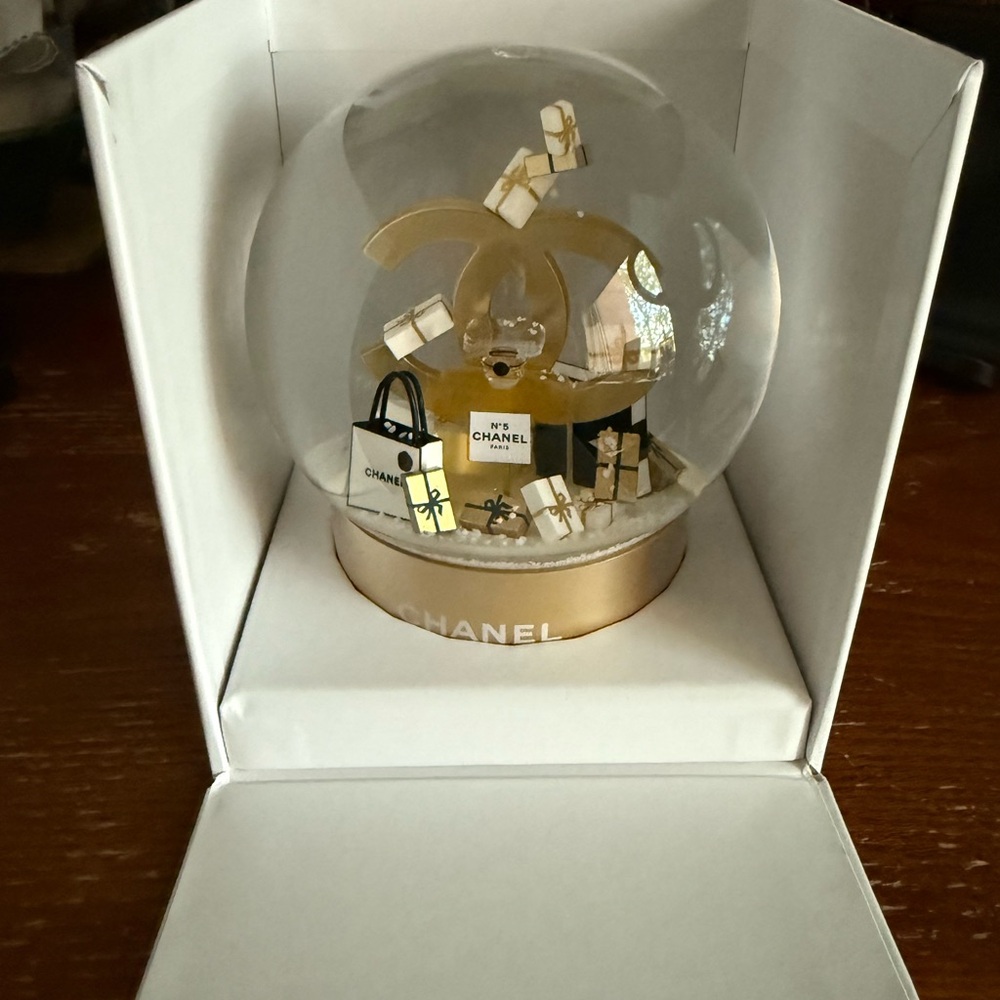CHANEL Gold Snow Globe (2023)
